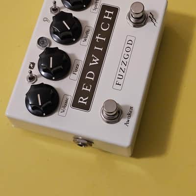 Red Witch Fuzz God II - White image 6