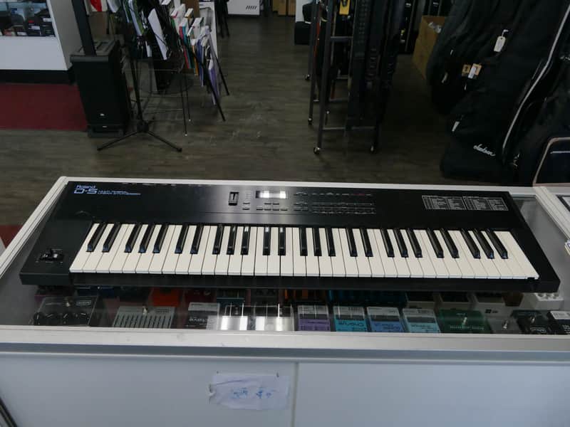 Roland D-5 61-Key Multi-Timbral Linear Synthesizer | Reverb Canada