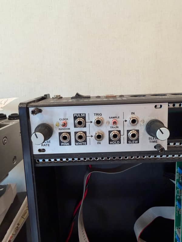 Intellijel Noise Tools 1U Clock / Random Pulse / Sample & Hold / Slew Eurorack Synth Module 2017 - Present - White image 1