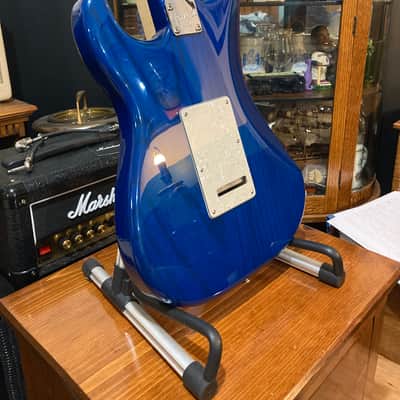 Fender Deluxe Stratocaster P/C Sapphire Blue Transparent image 5