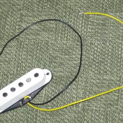 very near A+ (rarely used) genuine Fender Tex-Mex Stratocaster Bridge Single Coil Pickup, 7.4k full strength, White Cover (p/n # 50659000) +screws & rubber bushings, Alnico 5 magnets, staggered pole pieces, Polysol magnet wire, vinyl output wires image 10