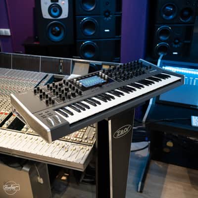 Waldorf Quantum 61-Key Hybrid Synthesizer image 3