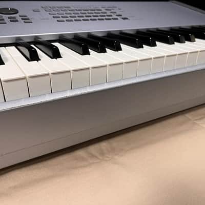 Yamaha Motif ES 8 Production Synthesizer 2000s - Gray image 8