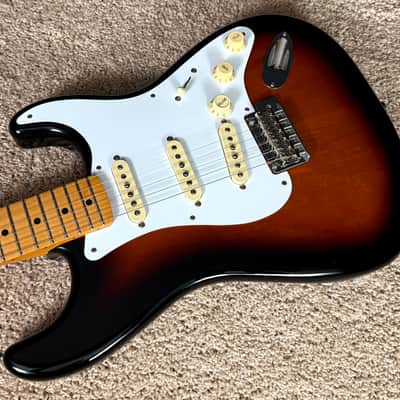 Fender Vintera '50s Stratocaster Modified with Maple Fretboard 2021 Model with 75th stamp in 2-Color Sunburst image 3