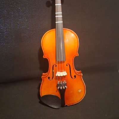 Suzuki 3/4 Violin w/case, bow, and rosin image 2