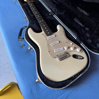 Fender American Series Stratocaster 2002 - 2007 Olympic White image 1