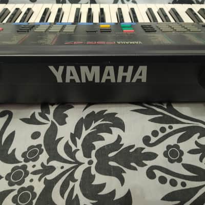 YAMAHA PSR-47 SYNTH KEYBOARD 1990 MIDI PROGRAMMED HARD CASE image 13