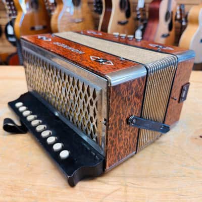Hohner Steel Reeds 10-Button Accordion image 2