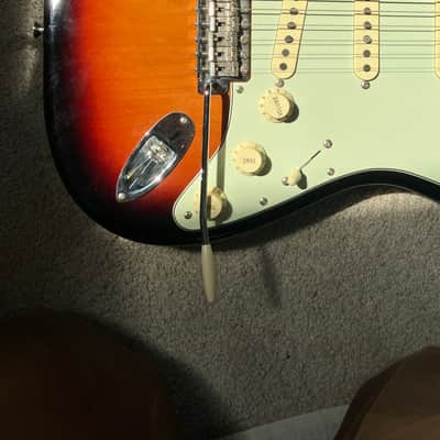 Fender Vintera '60s Stratocaster with Pau Ferro Fretboard 2019 - Present - 3-Color Sunburst image 4