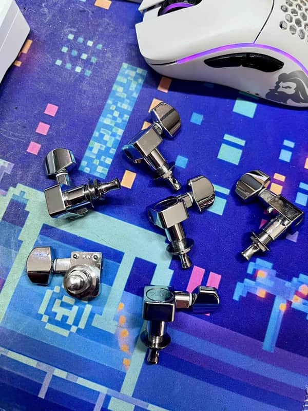 Fender Set Of 6 In Line Tuners - 2 Pin Style - Chrome image 1