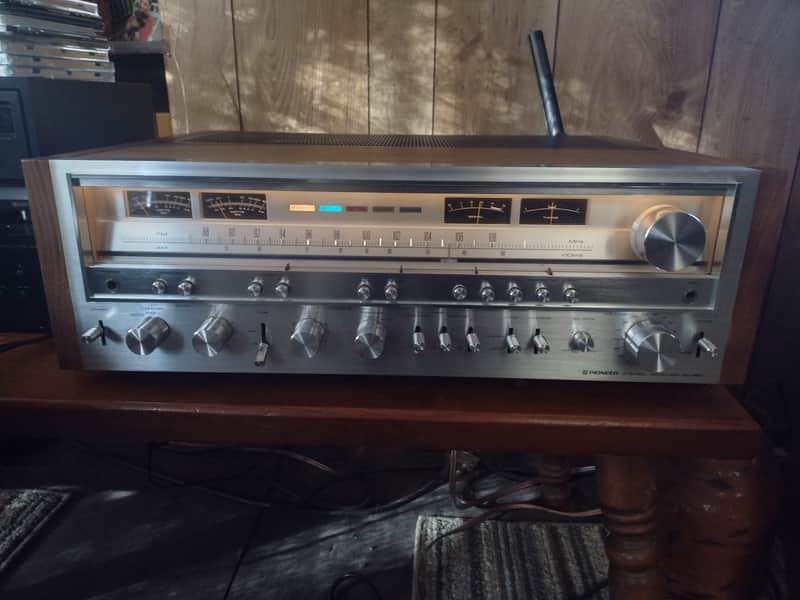 Pioneer SX-980 80-Watt Stereo Solid-State Receiver 1978 - 1980 - Silver