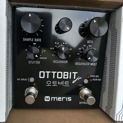 Meris Ottobit Jr. - Black image 1