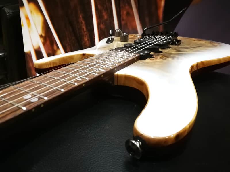 Ibanez S1070PBZ-WFB S-Series Premium E-Guitar 6 String - White