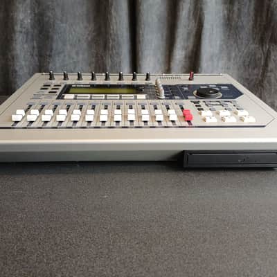 Yamaha AW1600 Professional Audio Workstation 16-Track Digital Recorder 2000s - Silver image 3