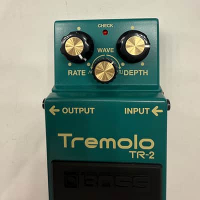 Boss Roland TR-2 Tremolo Guitar Effect Pedal + Original Box image 3