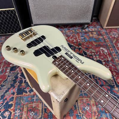 Yamaha Motion Bass MBIII Super Edition Short Scale Bass w/HSC 1980's - Pearl White image 9