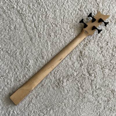 Dean Black 4 String Bass Maple Wood Neck, Rosewood Fingerboard image 8