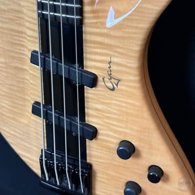 Cyan streamline bass from the 90`s in natural finish with bag image 5