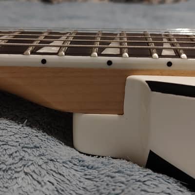 Jackson JS Series JS32 King V - White with Black Bevels and CHROME HARDWARE image 7