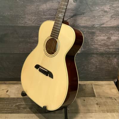 Alvarez Yairi FYM60HD Honduran Folk/OM Acoustic Guitar with case image 9