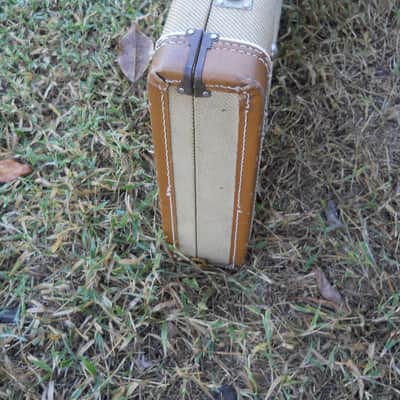 Vintage 1983 Roadworn Fender Tweed Reissue Guitar Case, Strat Tele, '52 '54 '56 '57 '59 '62 image 10
