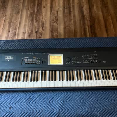 Korg Triton Extreme 88 Key Workstation Synthesizer Sampler Digital Keyboard