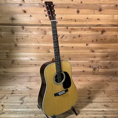 Martin D-28 Acoustic Guitar - Natural image 2