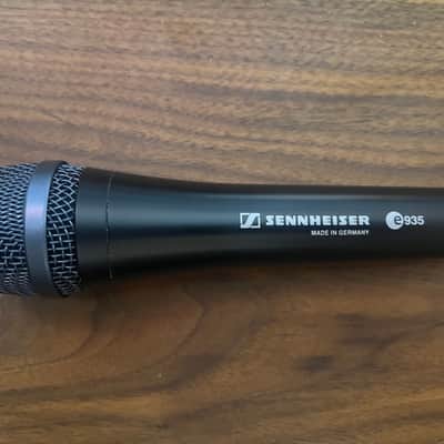 Sennheiser e935 Handheld Cardioid Dynamic Vocal Microphone 2003 - Present - Black