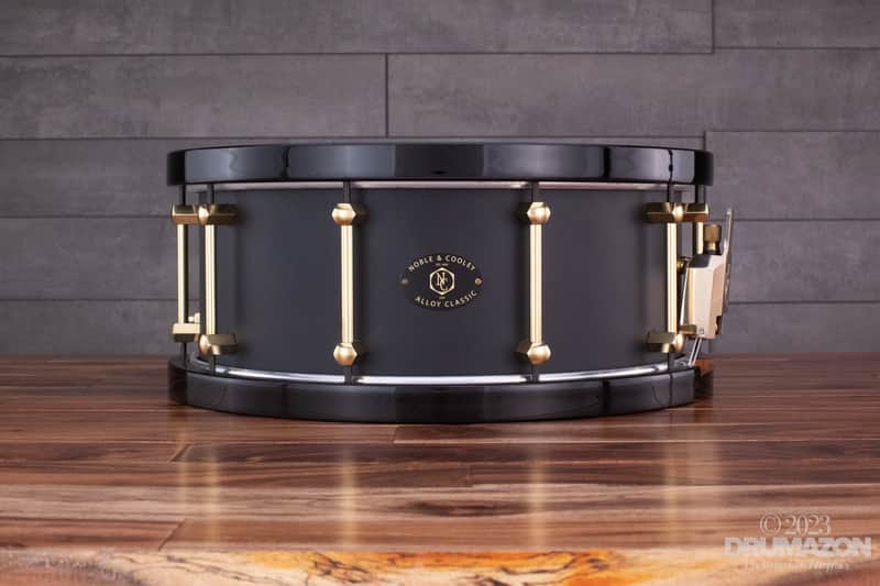 NOBLE & COOLEY 14 X 6 ALLOY CAST ALUMINIUM SNARE DRUM, BLACK WITH WOOD HOOPS image 1