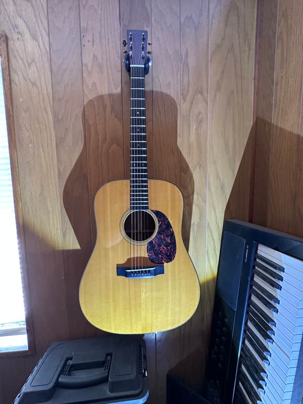 Martin D-18V 2004 - Natural image 1
