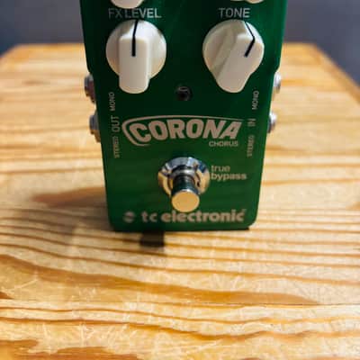 TC Electronic Corona Chorus 2011 - Present - Green image 1