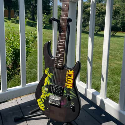 Peavey PV03013220 Marvel Universe Hulk Rockmaster 2010s - Graphic image 1