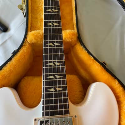 Gibson Custom Shop Dave Grohl Signature DG-335 Limited Edition 2025 - Alpine White #45 of 50 image 4
