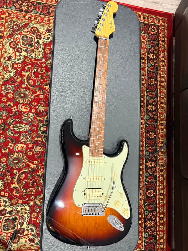 Fender American Deluxe Stratocaster 2012 - 3 Tone Sunburst image 1