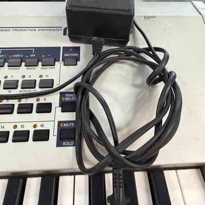 Yamaha MO8 image 9
