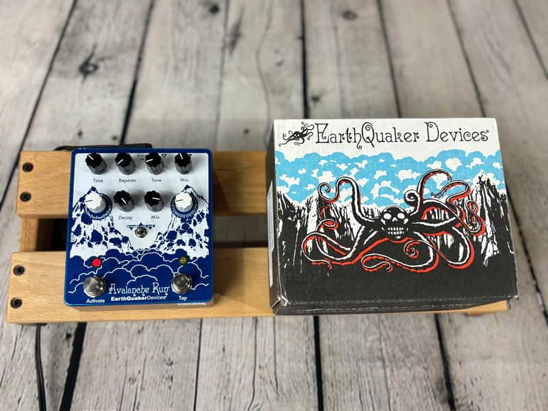 EarthQuaker Devices Avalanche Run Stereo Reverb & Delay with Tap Tempo V2