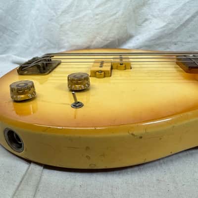 Hondo II Professional Longhorn 4-string Bass with Case Vintage image 16