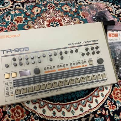 Roland TR-909 Overhauled / Equipped with Revolution909 & P4L Mod Kit – Exceptional, Near-Perfect Condition　/ tr 909