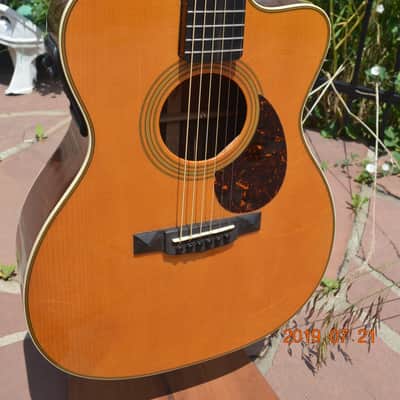 Martin OMCRE Guitar Solid Transylvania Adirondack Top image 3