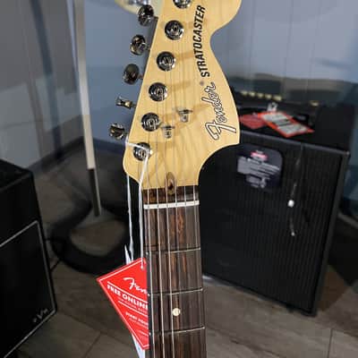 Fender American Performer Stratocaster HSS, Rosewood Fretboard, 3 Tone Sunburst image 3