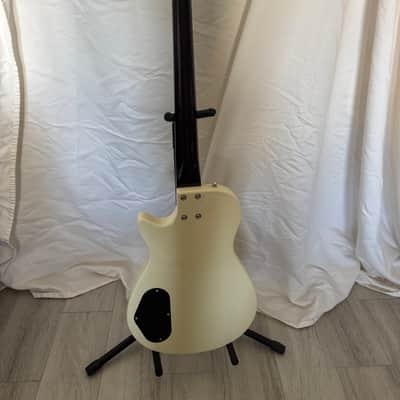 Gretsch Streamliner Jet Club Bass + hard shell case image 2