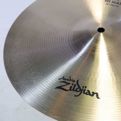 ZILDJIAN A.Zildjian New Beat Hi-Hat 14-inch 1016/1354 Zildjian Hi-Hat Cymbal (08/31) image 4