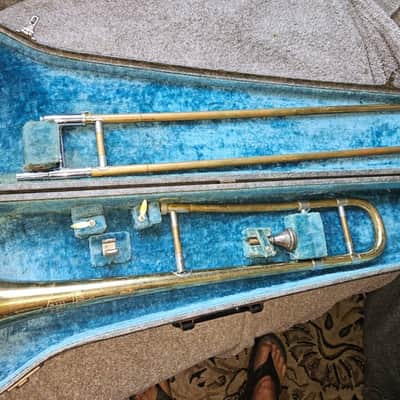 Holton TR602 Trombone with mouthpiece and case, USA. Good condition image 1