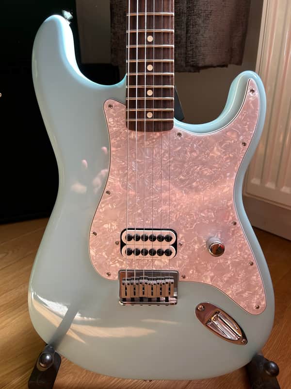 Fender Limited Edition Tom DeLonge Signature Stratocaster 2023 - Daphne Blue
