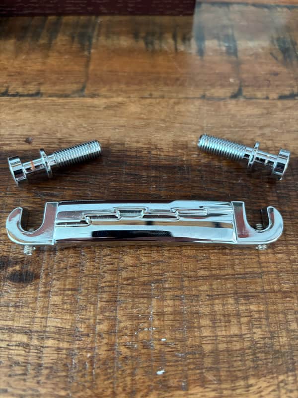Gibson OEM Compensated Wraptail Tailpiece w/ Studs imagen 1