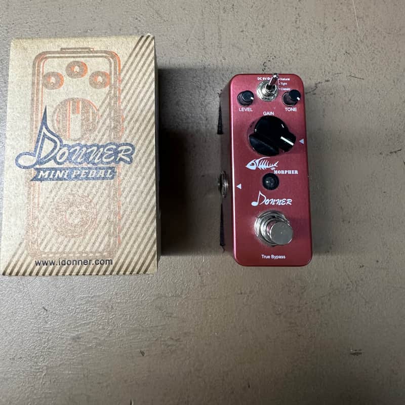 2010s Donner Morpher Red