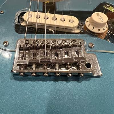 1995 Fender Stratocaster (Made in Mexico) – Blue – Fender Gig Bag + NEW Pearl Pickguard – Clean Player image 8