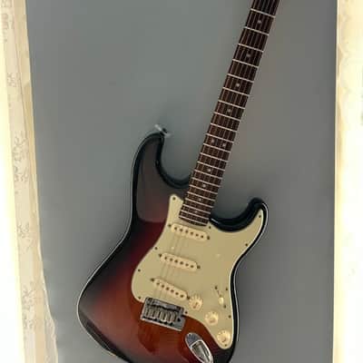 Fender American Deluxe Stratocaster with Rosewood Fretboard 2011 - 2015 - 3-Color Sunburst image 1