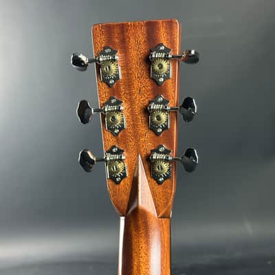 Martin Standard Series 000-28 2025 Left Handed - Present Natural image 10