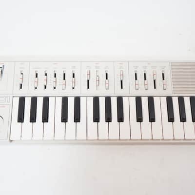 YAMAHA CS01 WHITE Rare Color Mobile Analog Synthesizer CS-01 w/ 100-240V PSU EXCELLENT image 2